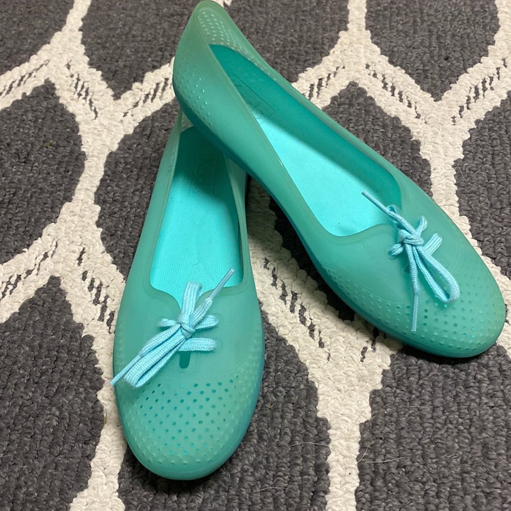 Size 8 aqua slip on Keds